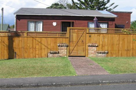 Photo of property in 2/8 Cleve Road, Green Bay, Auckland, 0604