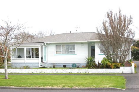Photo of property in 11 Truby King Street, Merrilands, New Plymouth, 4312