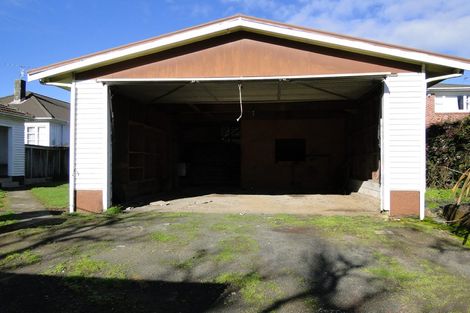 Photo of property in 9 Waiohua Road, Greenlane, Auckland, 1061