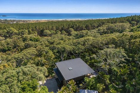 Photo of property in 167 Motutara Road, Muriwai, Waimauku, 0881