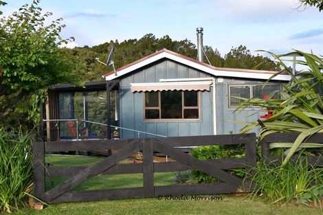 Photo of property in 43 Pahi Road, Paparoa, 0571