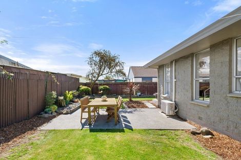 Photo of property in 2/12 Shannon Place, Belfast, Christchurch, 8051