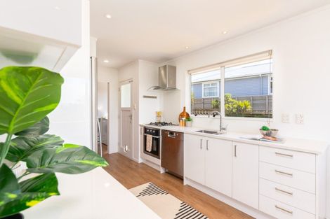 Photo of property in 8 Fitzpatrick Street, Newlands, Wellington, 6037