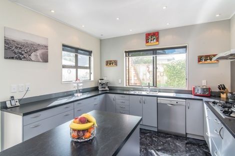 Photo of property in 6 Rua Street, Lyall Bay, Wellington, 6022