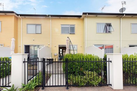 Photo of property in 33/11 Ray Small Drive, Papakura, 2110