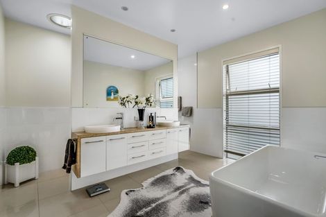 Photo of property in 28 Stace Hopper Drive, One Tree Point, 0118