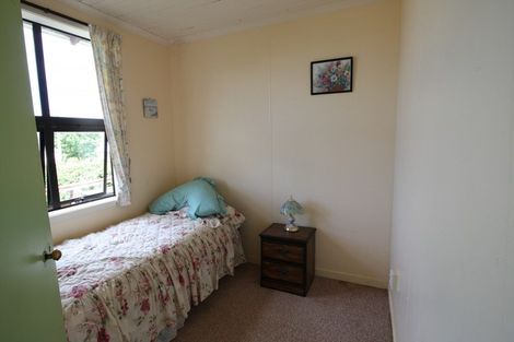 Photo of property in 2 Moana Street, Kaka Point, 9271