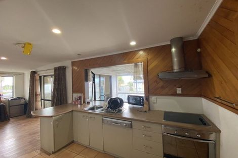 Photo of property in 63 Lynwood Road, New Lynn, Auckland, 0600