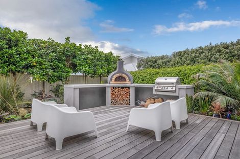 Photo of property in 5 Holiday Road, Milford, Auckland, 0620