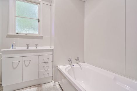 Photo of property in 216 Grove Road, Mayfair, Hastings, 4122