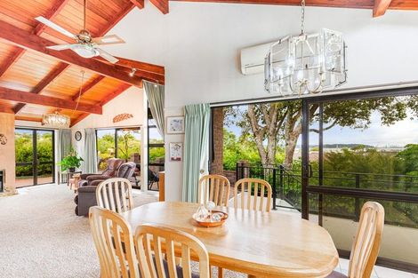 Photo of property in 5 Clearwater Cove, West Harbour, Auckland, 0618