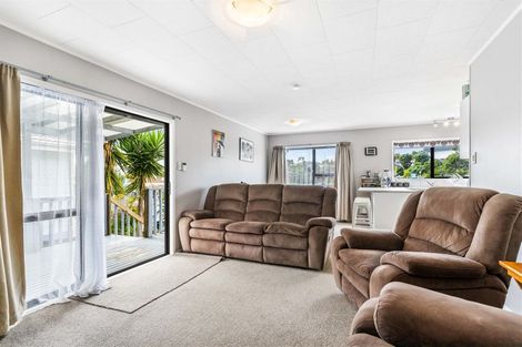 Photo of property in 2/20 Landsdale Place, Massey, Auckland, 0614