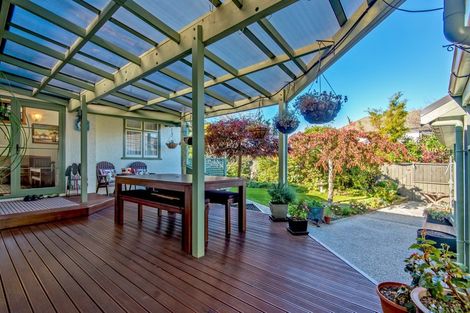 Photo of property in 12 Saint Albans Avenue, Hokowhitu, Palmerston North, 4410