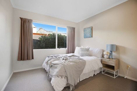 Photo of property in 5 Kawaroa Close, New Plymouth, 4310