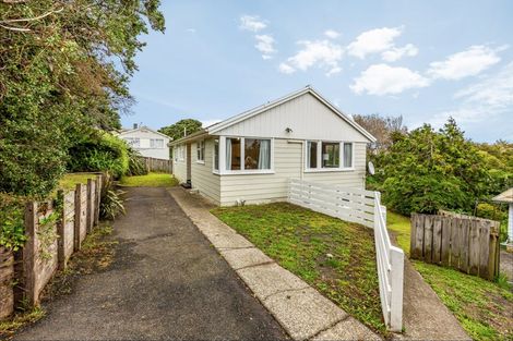 Photo of property in 16 Komata Grove, Waitangirua, Porirua, 5024