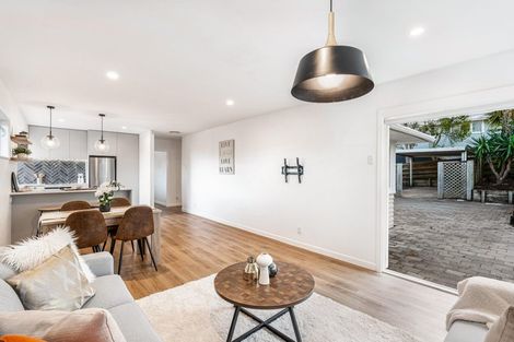 Photo of property in 243a Glengarry Road, Glen Eden, Auckland, 0602