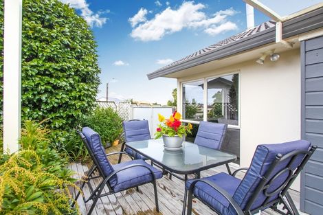 Photo of property in 14 Bridgehead Cove, West Harbour, Auckland, 0618