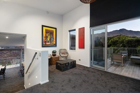 Photo of property in 6 Whitbourn Place, Fernhill, Queenstown, 9300