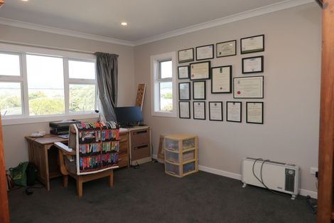 Photo of property in 104 Seaview Road, Paraparaumu Beach, Paraparaumu, 5032