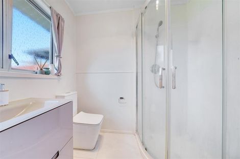 Photo of property in 4/6 Ray Small Drive, Papakura, 2110