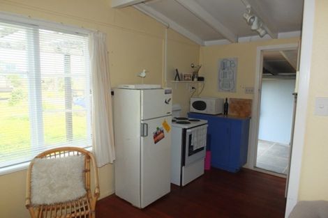 Photo of property in 20 Marine Parade South, Foxton Beach, Foxton, 4815