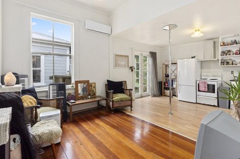 Photo of property in 35 Lawrence Street, Newtown, Wellington, 6021