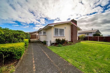 Photo of property in 3 Reid Avenue, Hawera, 4610