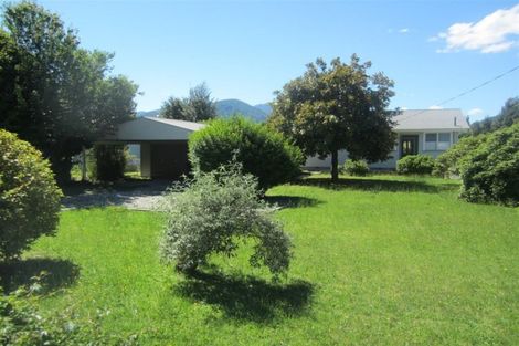 Photo of property in 107 Waller Street, Murchison, 7007