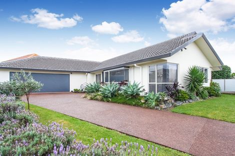 Photo of property in 14 Bridgehead Cove, West Harbour, Auckland, 0618