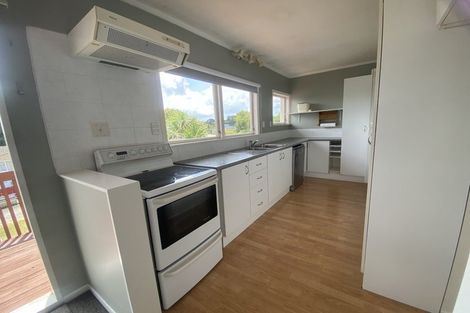 Photo of property in 5 Gregg Place, Sunnyvale, Auckland, 0612
