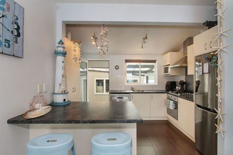 Photo of property in 92 Wharf Road, Clarks Beach, Pukekohe, 2679