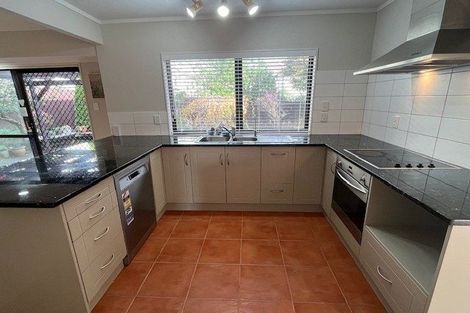 Photo of property in 1 Kincraig Place, Highland Park, Auckland, 2010