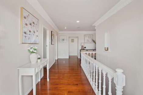 Photo of property in 32 Glenmore Road, Sunnyhills, Auckland, 2010