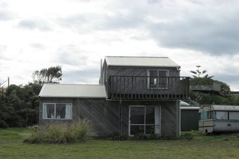 Photo of property in 19 James Street, Waikawa Beach, Manakau, 5573
