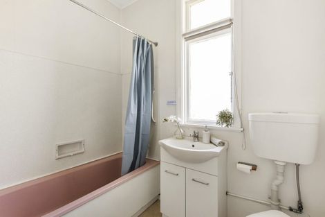 Photo of property in 100 Yule Street, Lyall Bay, Wellington, 6022