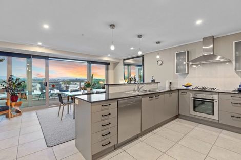 Photo of property in 15/72a Devonport Road, Tauranga, 3110