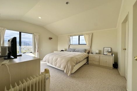 Photo of property in 5 Birkinshaw Grove, Riverstone Terraces, Upper Hutt, 5018