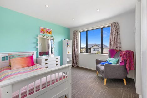 Photo of property in 19 Keating Rise, Northcross, Auckland, 0632