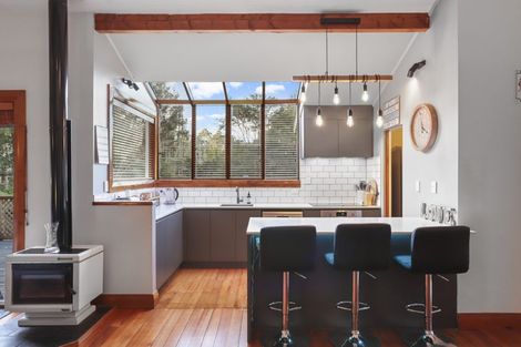 Photo of property in 47 Rimu Road, Oratia, Auckland, 0604