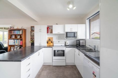 Photo of property in 12 Cowper Place, Avondale, Christchurch, 8061