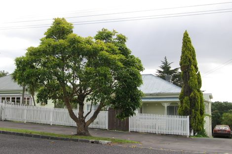Photo of property in 15 Roberton Road, Avondale, Auckland, 1026