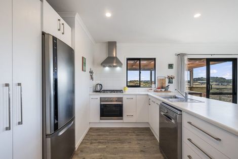 Photo of property in 125 Strathnaver Drive, Waikawa Beach, Levin, 5573