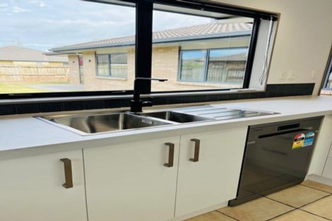 Photo of property in 25 Grabella Place, Papamoa Beach, Papamoa, 3118