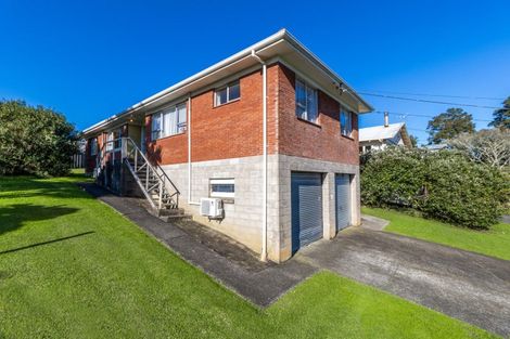 Photo of property in 2/76 Millbrook Road, Henderson, Auckland, 0612