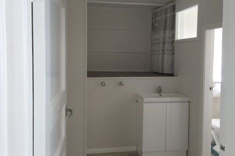 Photo of property in 24 Victory Avenue, Karori, Wellington, 6012