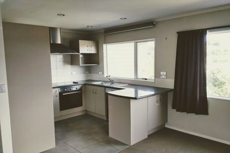 Photo of property in 16 Mckinley Road, Sunnyvale, Auckland, 0612