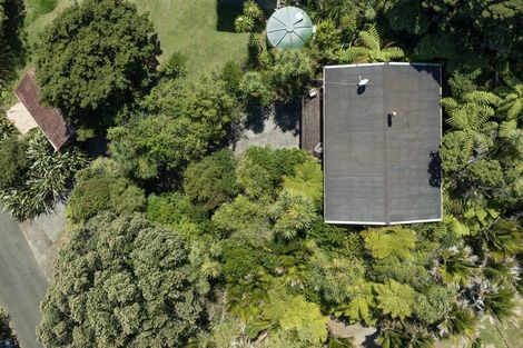 Photo of property in 1 Pendrell Road, Piha, 0772