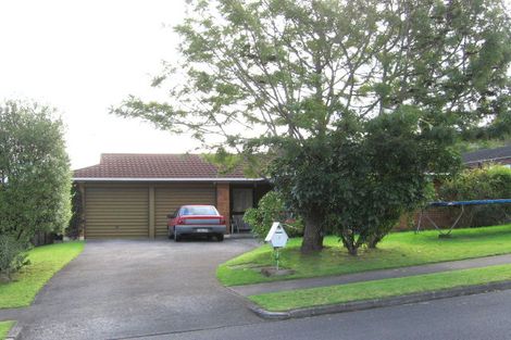Photo of property in 8 Mark Edward Drive, Half Moon Bay, Auckland, 2012