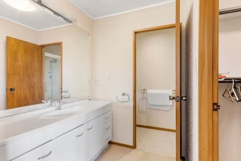 Photo of property in 16 Hayes Place, Half Moon Bay, Auckland, 2012