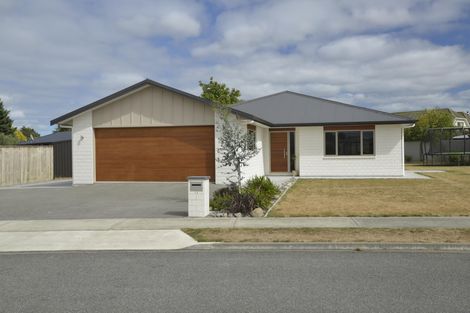 Photo of property in 13 Austin Reid Avenue, Carterton, 5713